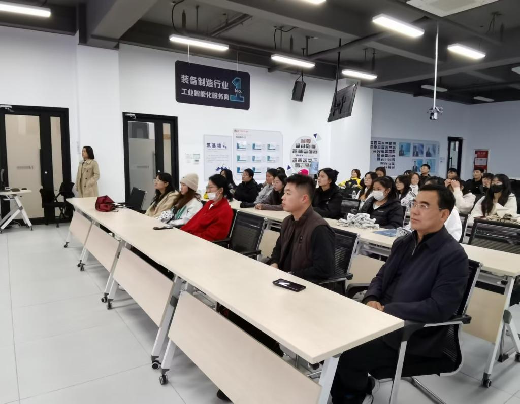 深化校企合作，助力就業(yè)新篇章 財經(jīng)學院攜手煙臺開發(fā)區(qū)開啟人工智能軟件開發(fā)實習之旅